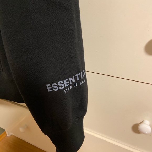 Essentials by Fear of God black fleece hoodie - Picture 2 of 4